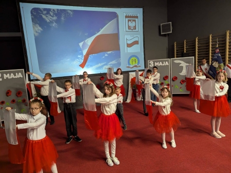 Radosne i dumne obchody Świąt Majowych w naszej szkole